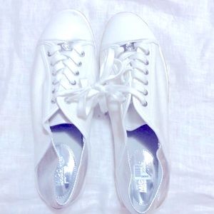 Super cute summer sneaker MK